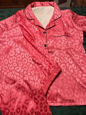 Women’s Satin Leopard-Print Pajama Set - Pink Satin